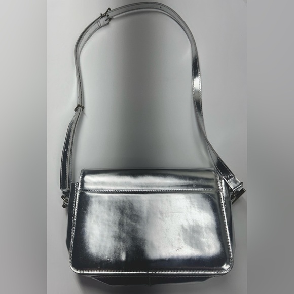 MADEWELL The Toggle‎ Flap Crossbody Bag in Specchio Leather - Silver - Picture 4 of 10